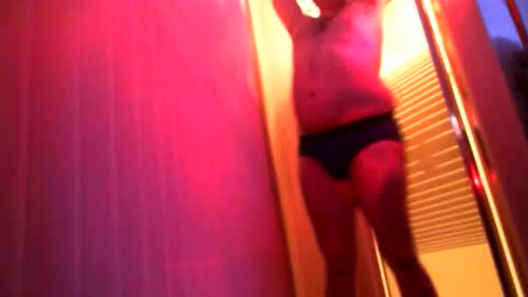 Snapshot of f4rtmaker chatting on 12-18-25, 06:08 f4rtmaker online show from 12-18-25, 06:08