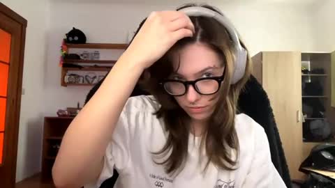 Loly online show from 04-17-26, 02:20