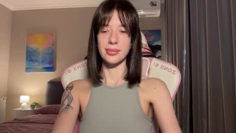 Snapshot of fairy_bloomix chatting on 10-02-25, 01:18 Bloom  online show from 10-02-25, 01:18