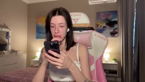 Snapshot of fairy_bloomix chatting on 10-17-25, 09:34 Bloom  online show from 10-17-25, 09:34