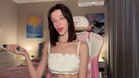 Snapshot of fairy_bloomix chatting on 10-19-25, 07:53 Bloom  online show from 10-19-25, 07:53