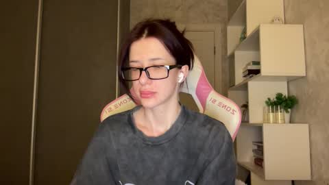 Bloom  online show from 02-20-26, 03:25