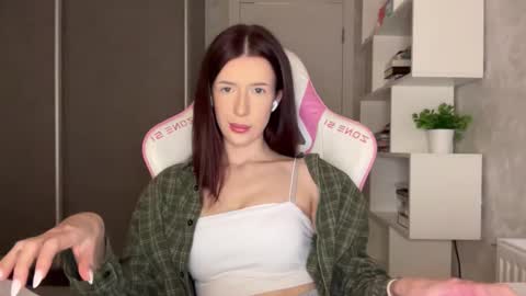 Bloom  online show from 03-11-26, 06:25