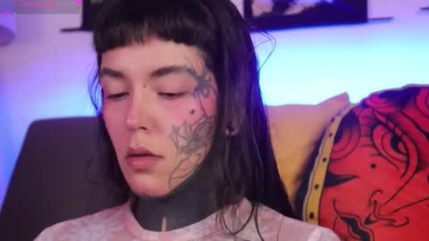 Snapshot of fairyflexxx chatting on 11-17-25, 05:35 Fairy online show from 11-17-25, 05:35