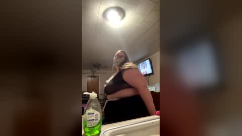 Snapshot of fairyfrostbite chatting on 12-16-25, 04:06 fairyfrostbite online show from 12-16-25, 04:06