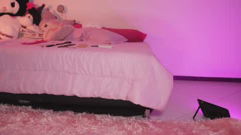 Sara  REMEMBER TO LEAVE A THUMB UP online show from 11-11-25, 03:28