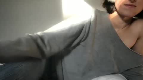 Snapshot of fakenshitsis chatting on 01-12-26, 08:25 Haydee online show from 01-12-26, 08:25