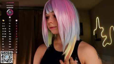 Emilia online show from 09-26-25, 04:16