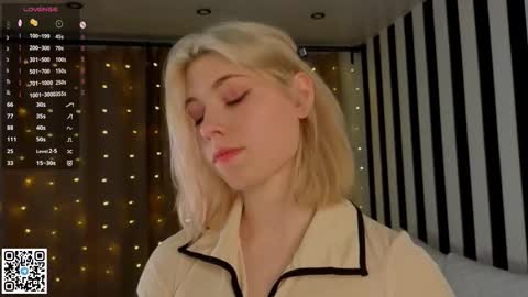 Emilia online show from 12-17-25, 04:07