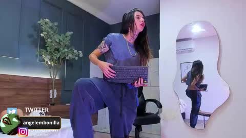 Megan    630  1330 -5 online show from 09-11-25, 11:54