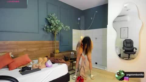 Megan    630  1330 -5 online show from 11-04-25, 12:15