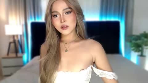 Snapshot of fallfromabove chatting on 12-01-25, 05:34 Belly Conklin online show from 12-01-25, 05:34