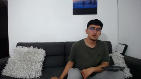 Snapshot of fallgays chatting on 12-19-24, 01:50 FallGays online show from 12-19-24, 01:50