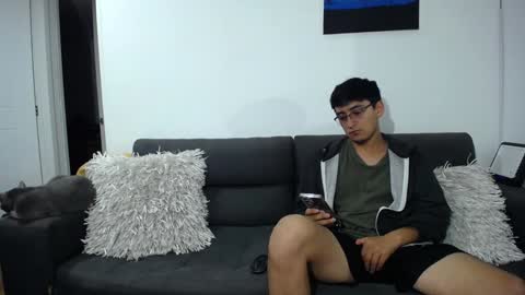 Snapshot of fallgays chatting on 01-19-25, 12:17 FallGays online show from 01-19-25, 12:17