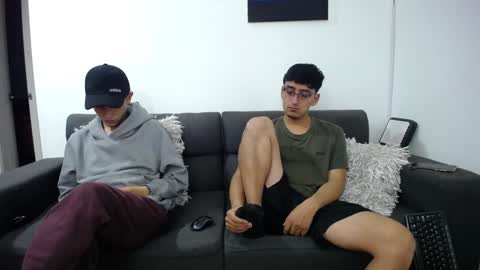 Snapshot of fallgays chatting on 01-26-25, 02:03 FallGays online show from 01-26-25, 02:03