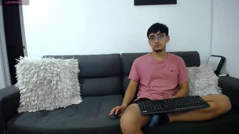 Snapshot of fallgays chatting on 03-04-25, 01:23 FallGays online show from 03-04-25, 01:23