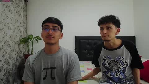 Snapshot of fallgays chatting on 09-17-25, 11:28 FallGays online show from 09-17-25, 11:28