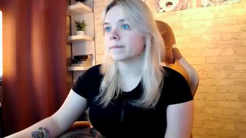 Snapshot of fancybella chatting on 11-24-25, 02:50 Bella online show from 11-24-25, 02:50