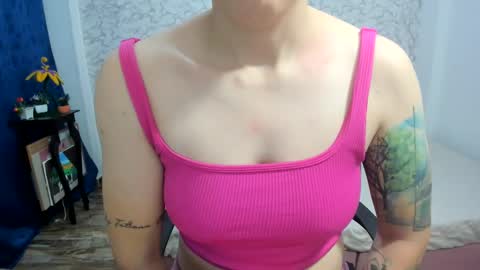 Snapshot of fanny_18 chatting on 02-25-25, 10:50 FANNY online show from 02-25-25, 10:50