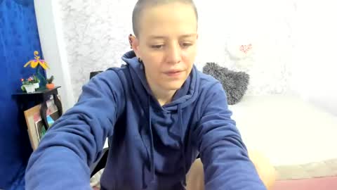 Snapshot of fanny_18 chatting on 02-28-25, 03:37 FANNY online show from 02-28-25, 03:37