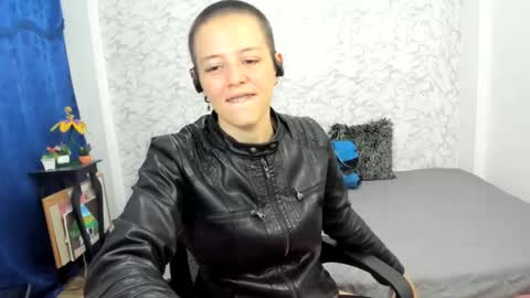 Snapshot of fanny_18 chatting on 03-12-25, 08:30 FANNY online show from 03-12-25, 08:30