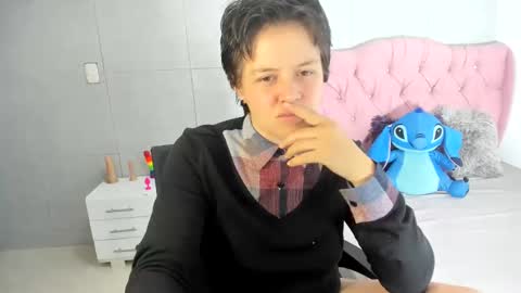 Snapshot of fanny_18 chatting on 09-09-25, 02:44 FANNY online show from 09-09-25, 02:44