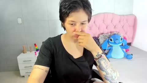 Snapshot of fanny_18 chatting on 09-11-25, 01:49 FANNY online show from 09-11-25, 01:49