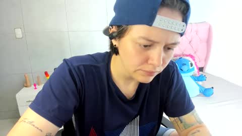 Snapshot of fanny_18 chatting on 09-12-25, 04:23 FANNY online show from 09-12-25, 04:23