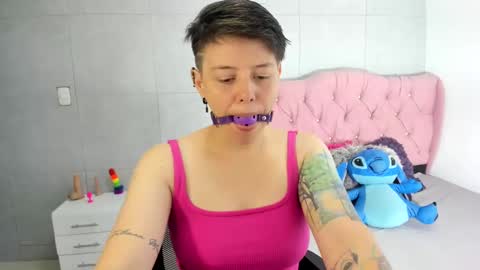 Snapshot of fanny_18 chatting on 09-17-25, 01:51 FANNY online show from 09-17-25, 01:51