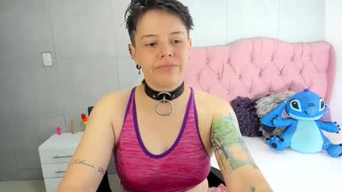 Snapshot of fanny_18 chatting on 09-22-25, 01:02 FANNY online show from 09-22-25, 01:02