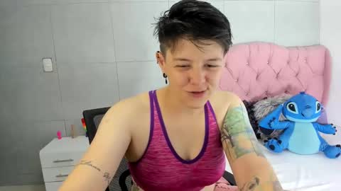 Snapshot of fanny_18 chatting on 09-23-25, 02:25 FANNY online show from 09-23-25, 02:25