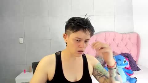 Snapshot of fanny_18 chatting on 09-25-25, 01:42 FANNY online show from 09-25-25, 01:42