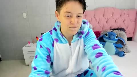 Snapshot of fanny_18 chatting on 10-08-25, 02:53 FANNY online show from 10-08-25, 02:53