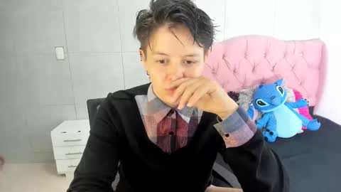 Snapshot of fanny_18 chatting on 10-15-25, 02:33 FANNY online show from 10-15-25, 02:33