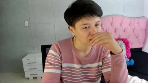 Snapshot of fanny_18 chatting on 10-15-25, 02:39 FANNY online show from 10-15-25, 02:39