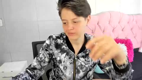 Snapshot of fanny_18 chatting on 10-23-25, 03:39 FANNY online show from 10-23-25, 03:39