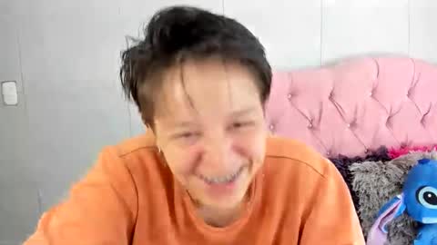 Snapshot of fanny_18 chatting on 10-28-25, 02:59 FANNY online show from 10-28-25, 02:59