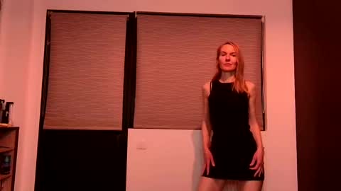 Snapshot of fanny_posy chatting on 12-13-24, 05:00 Fanny online show from 12-13-24, 05:00