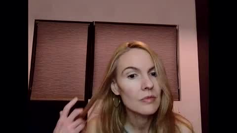 Snapshot of fanny_posy chatting on 01-07-25, 04:05 Fanny online show from 01-07-25, 04:05