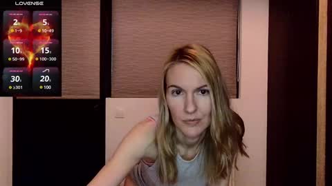 Snapshot of fanny_posy chatting on 02-08-25, 04:36 Fanny online show from 02-08-25, 04:36