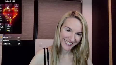 Snapshot of fanny_posy chatting on 02-12-25, 06:30 Fanny online show from 02-12-25, 06:30