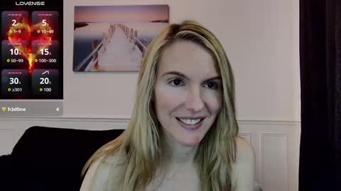 Snapshot of fanny_posy chatting on 02-19-25, 12:03 Fanny online show from 02-19-25, 12:03