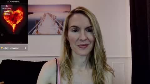 Snapshot of fanny_posy chatting on 02-22-25, 01:00 Fanny online show from 02-22-25, 01:00