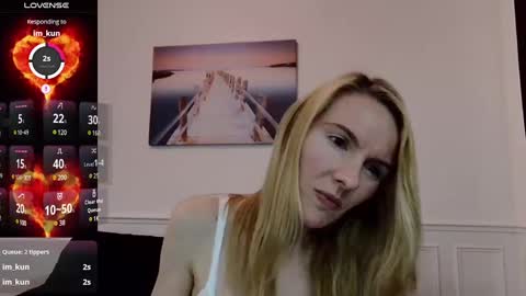 Snapshot of fanny_posy chatting on 02-27-25, 01:59 Fanny online show from 02-27-25, 01:59