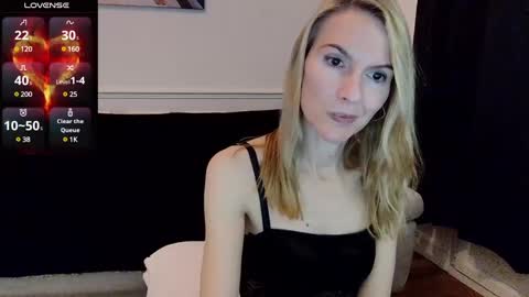 Snapshot of fanny_posy chatting on 03-02-25, 03:13 Fanny online show from 03-02-25, 03:13