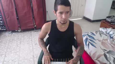 Snapshot of fantasieshotcouple chatting on 09-28-25, 06:13 fantasieshotcouple online show from 09-28-25, 06:13