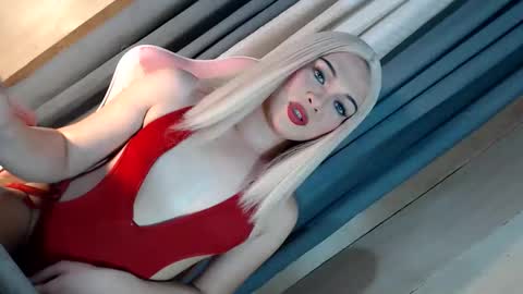 DANIELLA - DONT FORGET TO GIVE ME A THUMBSU UP online show from 12-22-25, 01:08