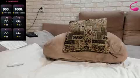 Snapshot of farah_vvv chatting on 02-27-25, 12:56 farah online show from 02-27-25, 12:56
