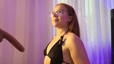 Snapshot of farahh_magdaly chatting on 02-17-25, 03:09 Farah online show from 02-17-25, 03:09