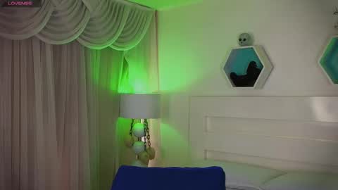 Snapshot of farahh_magdaly chatting on 10-24-25, 12:12 Farah online show from 10-24-25, 12:12